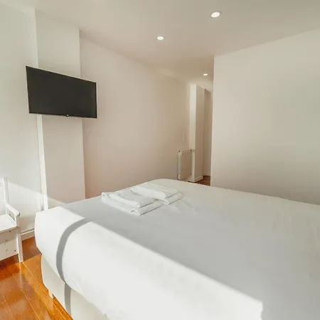 Grand & Modern With Sea View By Homing Apartment