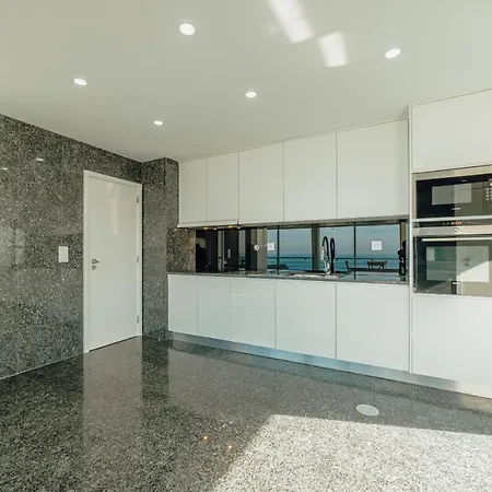 Grand & Modern With Sea View By Homing * Matosinhos (Porto)