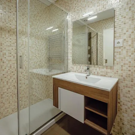 Grand & Modern With Sea View By Homing Apartment *