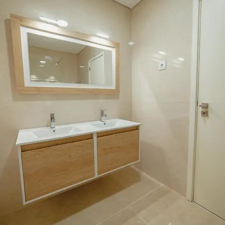 Grand & Modern With Sea View By Homing Apartment *