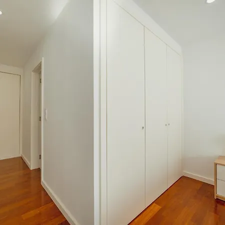 Grand & Modern With Sea View By Homing