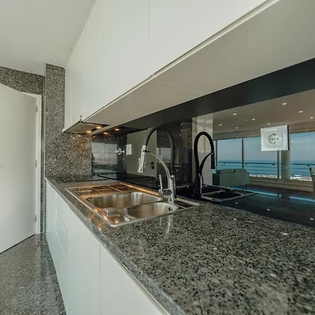 Grand & Modern With Sea View By Homing Apartment