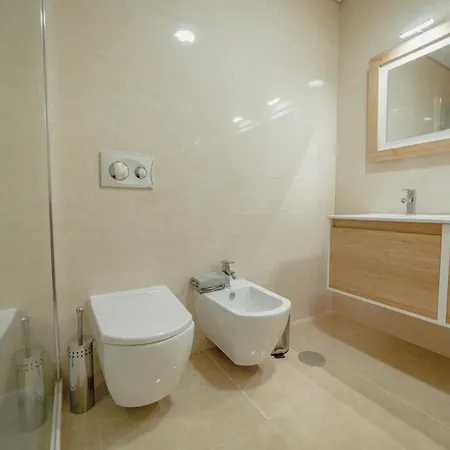 Apartment Grand & Modern With Sea View By Homing