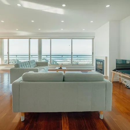 Grand & Modern With Sea View By Homing Apartment