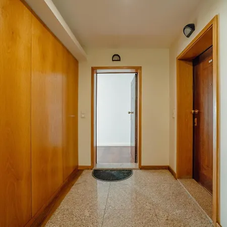Grand & Modern With Sea View By Homing Apartment *
